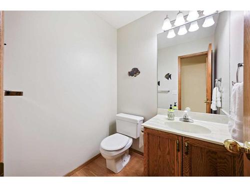 75 Schubert Hill Nw, Calgary, AB - Indoor Photo Showing Bathroom