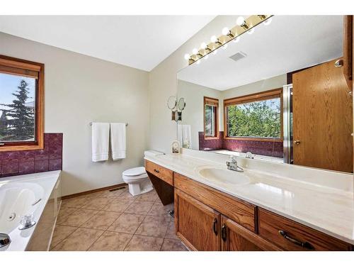 75 Schubert Hill Nw, Calgary, AB - Indoor Photo Showing Bathroom