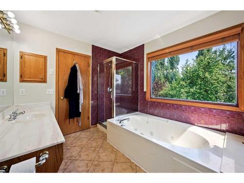 75 Schubert Hill Nw, Calgary, AB - Indoor Photo Showing Bathroom