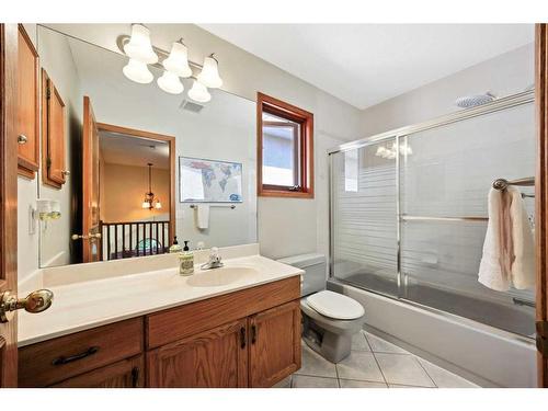 75 Schubert Hill Nw, Calgary, AB - Indoor Photo Showing Bathroom