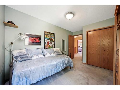 75 Schubert Hill Nw, Calgary, AB - Indoor Photo Showing Bedroom