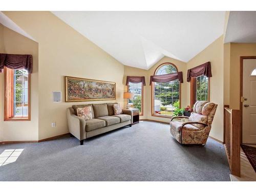 75 Schubert Hill Nw, Calgary, AB - Indoor Photo Showing Living Room