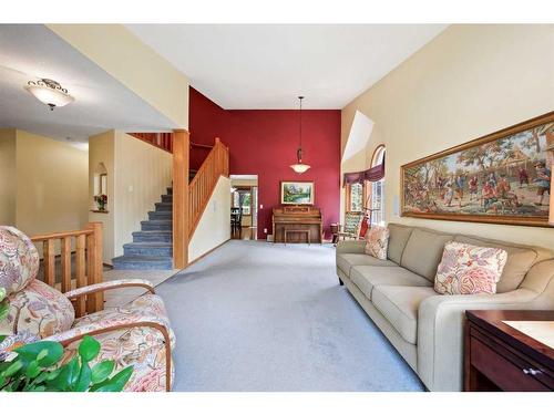 75 Schubert Hill Nw, Calgary, AB - Indoor Photo Showing Living Room