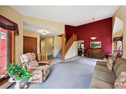 75 Schubert Hill Nw, Calgary, AB - Indoor Photo Showing Living Room