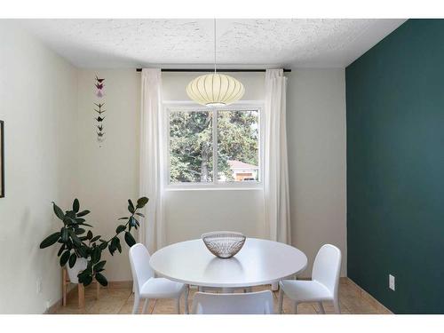 27 Sinclair Crescent Sw, Calgary, AB - Indoor Photo Showing Dining Room