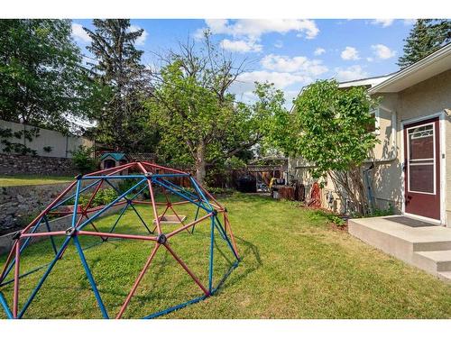 27 Sinclair Crescent Sw, Calgary, AB - Outdoor