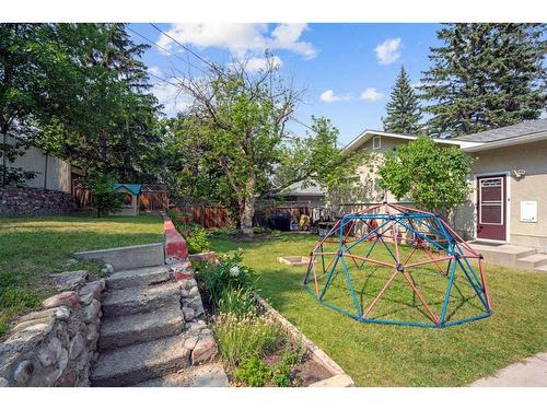 27 Sinclair Crescent Sw, Calgary, AB - Outdoor With Backyard