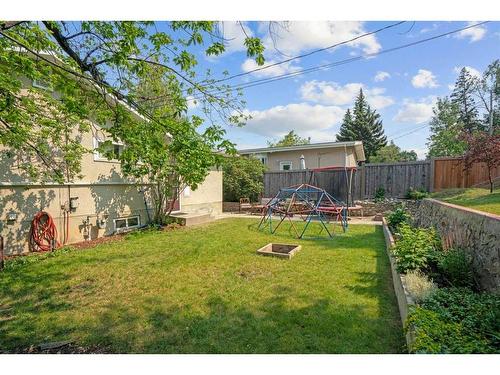 27 Sinclair Crescent Sw, Calgary, AB - Outdoor With Backyard