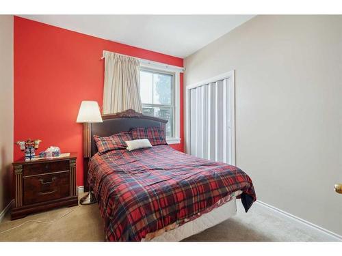 1604 16 Avenue Sw, Calgary, AB - Indoor Photo Showing Bedroom