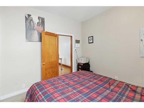 1604 16 Avenue Sw, Calgary, AB - Indoor Photo Showing Bedroom