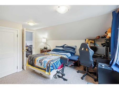 1604 16 Avenue Sw, Calgary, AB - Indoor Photo Showing Bedroom