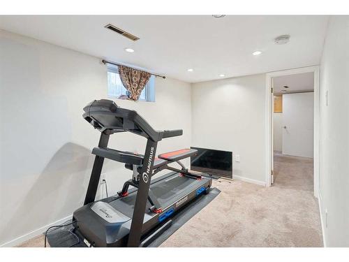 1604 16 Avenue Sw, Calgary, AB - Indoor Photo Showing Gym Room