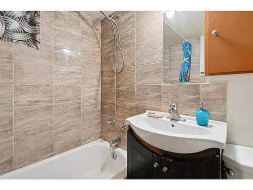 1604 16 Avenue Sw, Calgary, AB - Indoor Photo Showing Bathroom