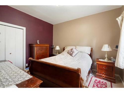 1604 16 Avenue Sw, Calgary, AB - Indoor Photo Showing Bedroom