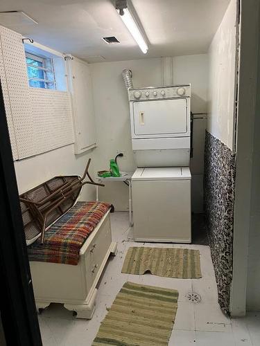 1138 Great Lakes Road South, Lethbridge, AB - Indoor Photo Showing Laundry Room