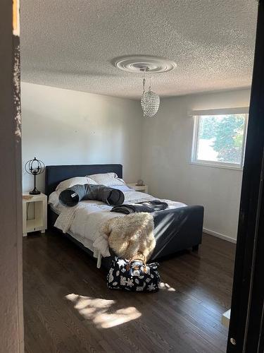 1138 Great Lakes Road South, Lethbridge, AB - Indoor Photo Showing Bedroom