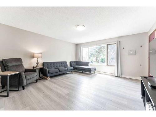 8 Dover Ridge Place Se, Calgary, AB - Indoor Photo Showing Living Room