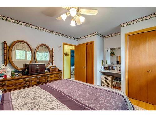 9519 2 Street Se, Calgary, AB - Indoor Photo Showing Bedroom