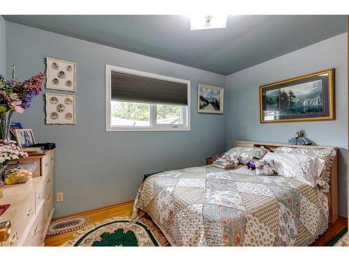 9519 2 Street Se, Calgary, AB - Indoor Photo Showing Bedroom