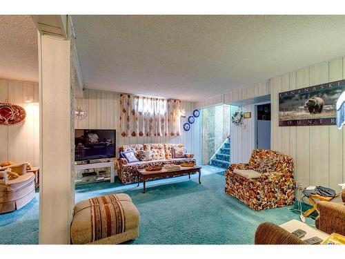 9519 2 Street Se, Calgary, AB - Indoor Photo Showing Living Room