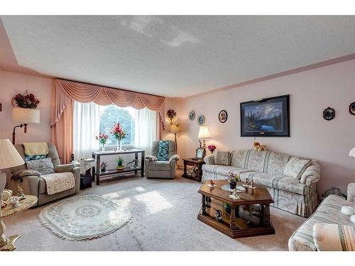 9519 2 Street Se, Calgary, AB - Indoor Photo Showing Living Room