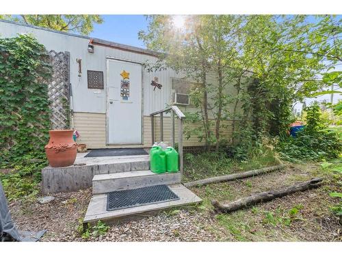 320 1St Avenue Nw, Diamond Valley, AB - Outdoor