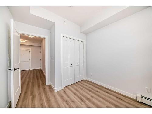 2405-55 Lucas Way, Calgary, AB - Indoor Photo Showing Other Room