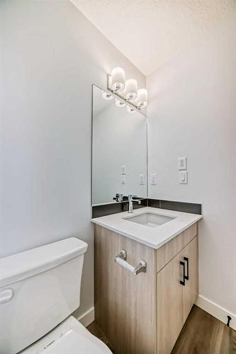 2405-55 Lucas Way, Calgary, AB - Indoor Photo Showing Bathroom