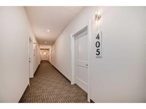 2405-55 Lucas Way, Calgary, AB - Indoor Photo Showing Other Room