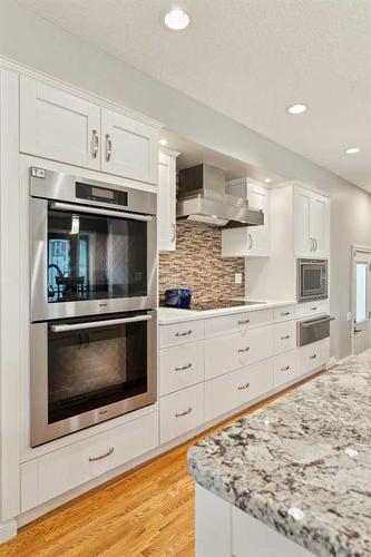 5715 20 Street Sw, Calgary, AB - Indoor Photo Showing Kitchen With Upgraded Kitchen