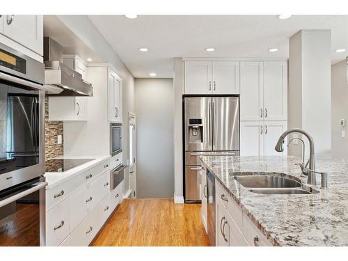 5715 20 Street Sw, Calgary, AB - Indoor Photo Showing Kitchen With Double Sink With Upgraded Kitchen