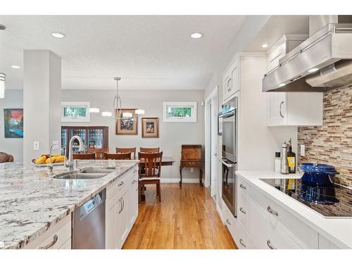 5715 20 Street Sw, Calgary, AB - Indoor Photo Showing Kitchen With Double Sink With Upgraded Kitchen