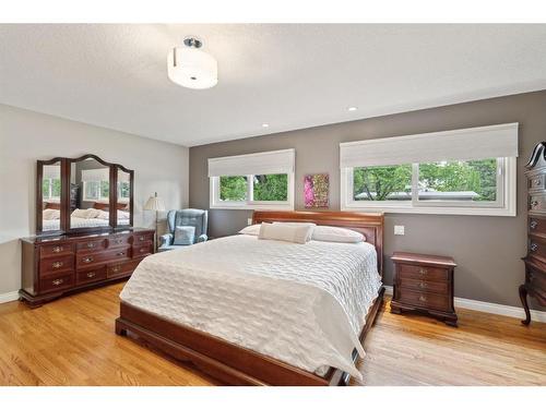 5715 20 Street Sw, Calgary, AB - Indoor Photo Showing Bedroom