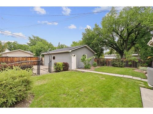 5715 20 Street Sw, Calgary, AB - Outdoor With Backyard