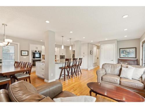 5715 20 Street Sw, Calgary, AB - Indoor Photo Showing Living Room