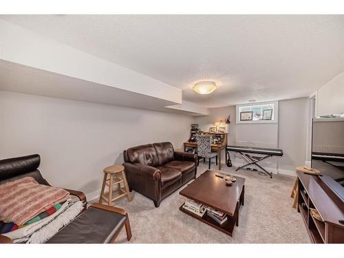 8932 33 Avenue Nw, Calgary, AB - Indoor