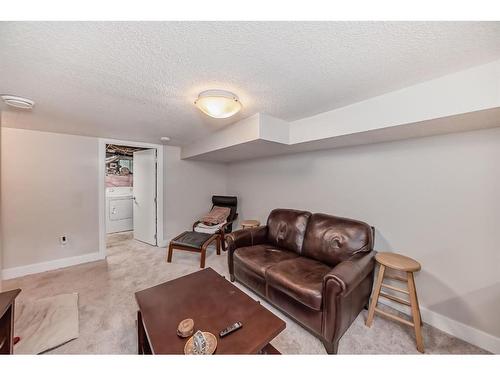 8932 33 Avenue Nw, Calgary, AB - Indoor