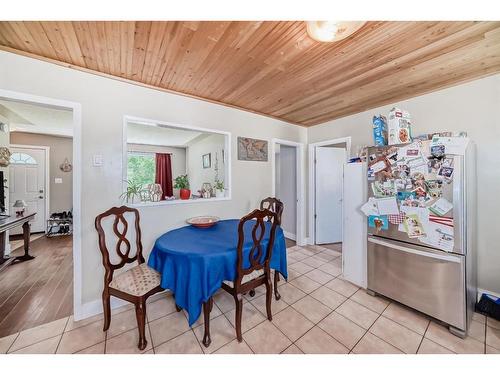 8932 33 Avenue Nw, Calgary, AB - Indoor Photo Showing Dining Room