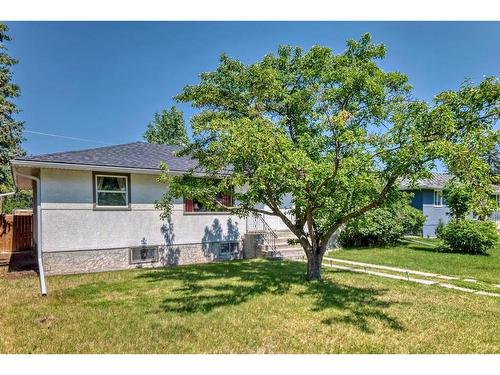 8932 33 Avenue Nw, Calgary, AB - Outdoor