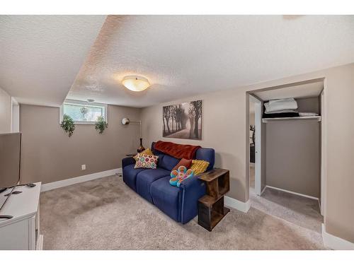 8932 33 Avenue Nw, Calgary, AB - Indoor