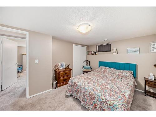 8932 33 Avenue Nw, Calgary, AB - Indoor Photo Showing Bedroom