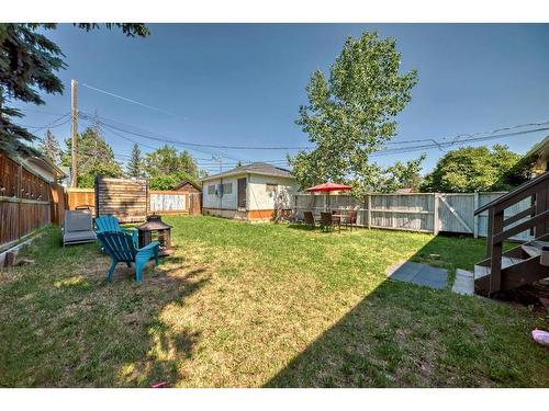 8932 33 Avenue Nw, Calgary, AB - Outdoor With Backyard