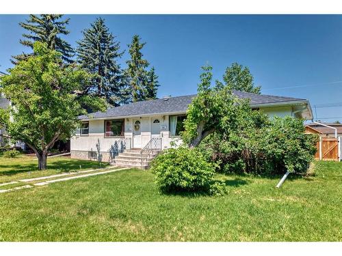 8932 33 Avenue Nw, Calgary, AB - Outdoor