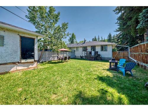 8932 33 Avenue Nw, Calgary, AB - Outdoor