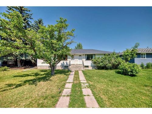 8932 33 Avenue Nw, Calgary, AB - Outdoor