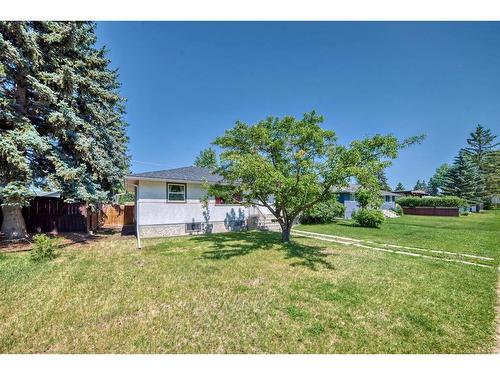 8932 33 Avenue Nw, Calgary, AB - Outdoor