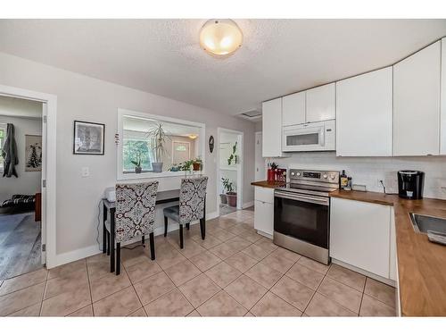 8932 33 Avenue Nw, Calgary, AB - Indoor Photo Showing Kitchen