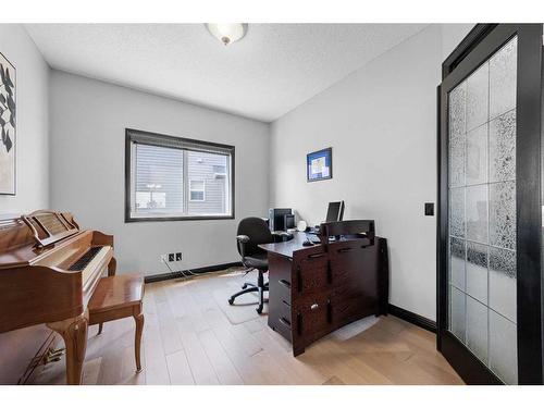 290 Kingsbury View Se, Airdrie, AB - Indoor Photo Showing Office