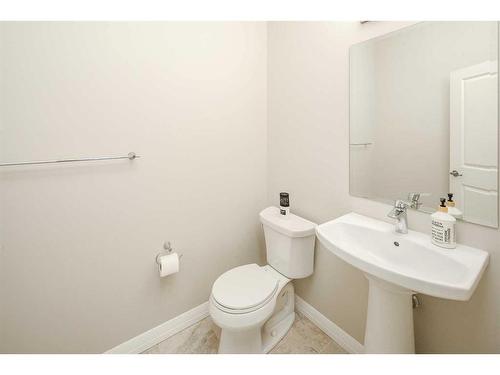 338 Evansglen Drive Nw, Calgary, AB - Indoor Photo Showing Bathroom