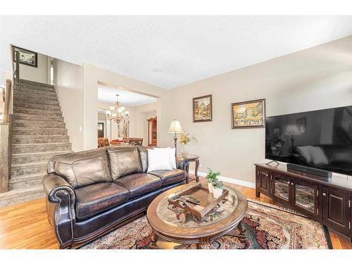 44 Auburn Sound Court Se, Calgary, AB - Indoor Photo Showing Living Room